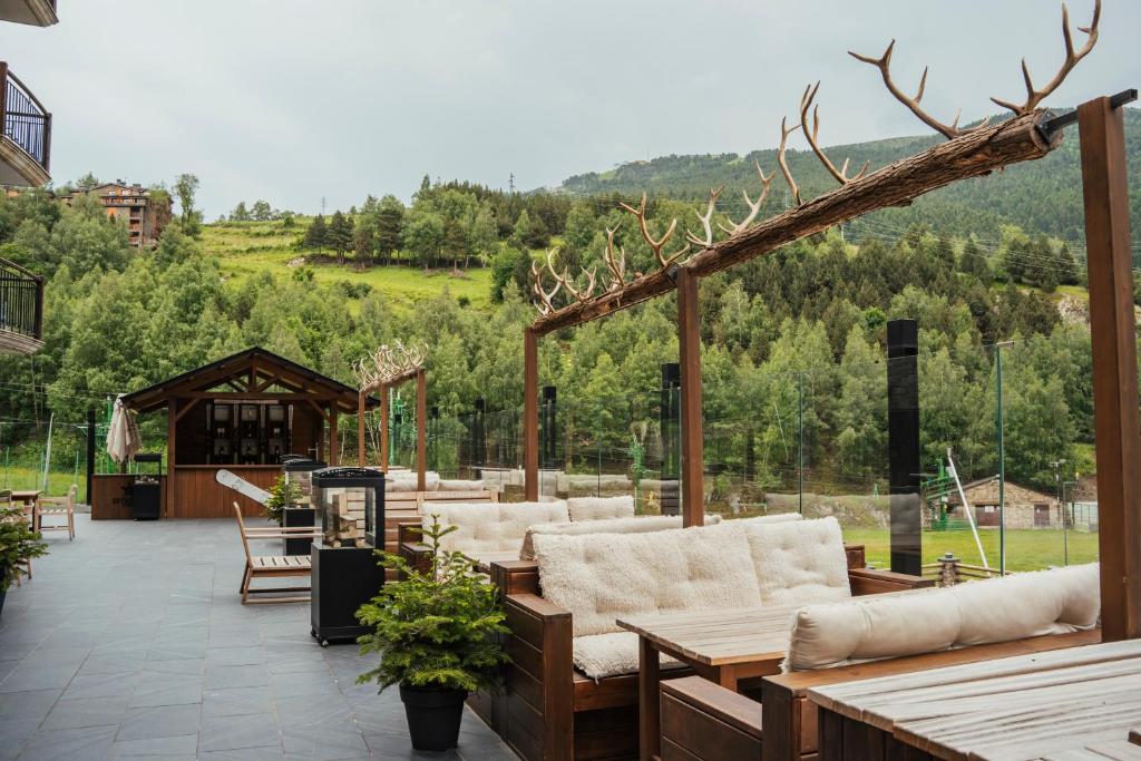 Nespecifikovaný výhled na hory nebo výhled na hory při pohledu z hotelu