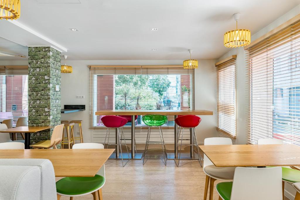 Posezení v ubytování ibis Styles Annecy Centre Gare