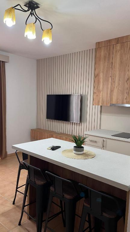 TV a/nebo společenská místnost v ubytování Buzuku House