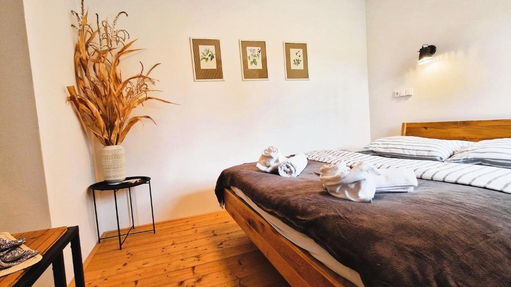 Postel nebo postele na pokoji v ubytování Apartmány Včelín