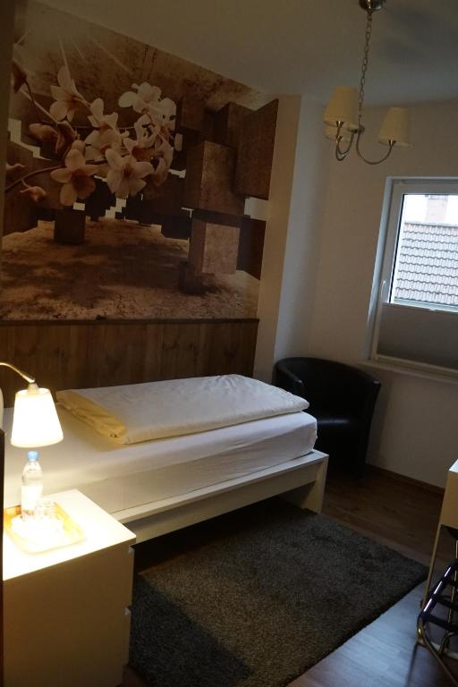 Postel nebo postele na pokoji v ubytování Hotel Pension Am Kurzentrum