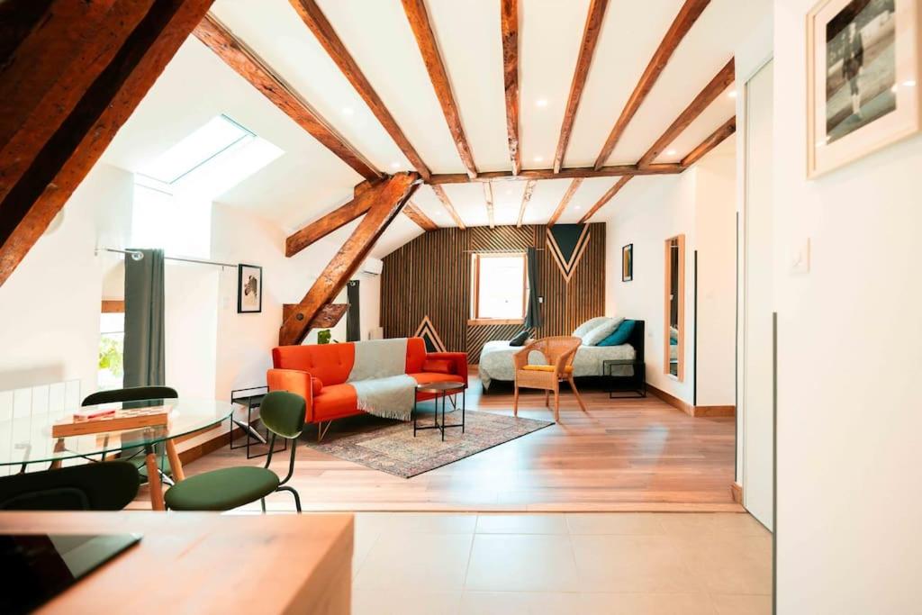 a living room with a couch and chairs at Studio 6 Centre Ville avec parking in Aix-les-Bains