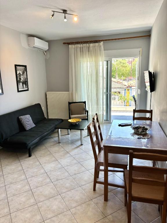 Posezení v ubytování MIna Apartments 2 Nea Kallikrateia