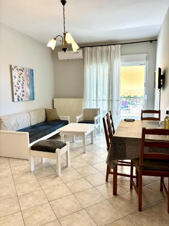 Posezení v ubytování Mina Apartments 3 Nea Kallikrateia