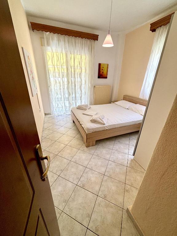 Postel nebo postele na pokoji v ubytování Mina Apartments Nea Kallikrateia