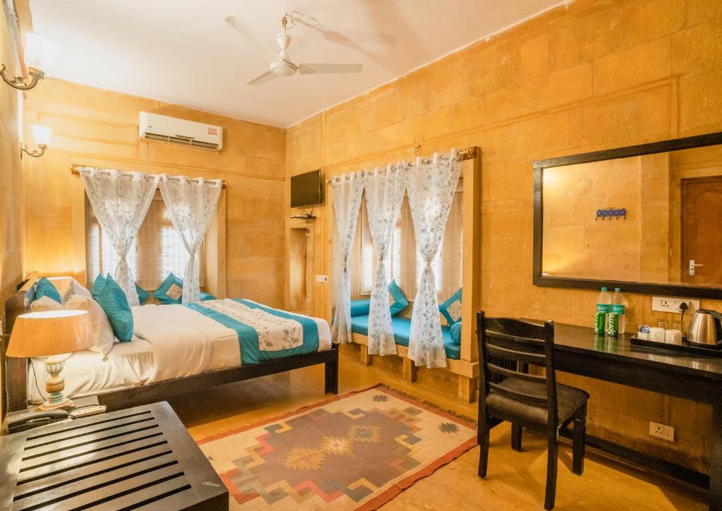 Postel nebo postele na pokoji v ubytování Naman Haveli-Boutique Stay For Budget Travllers