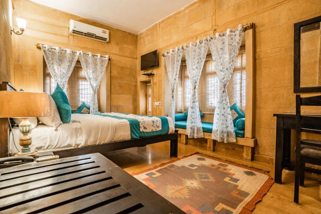 Postel nebo postele na pokoji v ubytování Naman Haveli-Boutique Stay For Budget Travllers