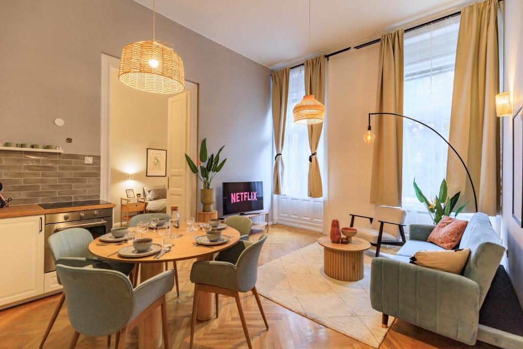 Central Designer 2 bedroom Flat 1085 Budapest, 5 Stáhly utca kép - 1