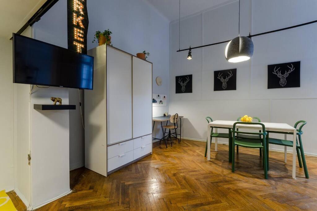 Kuchyň nebo kuchyňský kout v ubytování Super Central Apartment