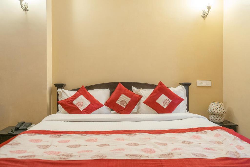 Postel nebo postele na pokoji v ubytování Naman Haveli-Boutique Stay For Budget Travllers