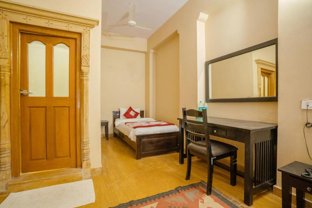 Postel nebo postele na pokoji v ubytování Naman Haveli-Boutique Stay For Budget Travllers