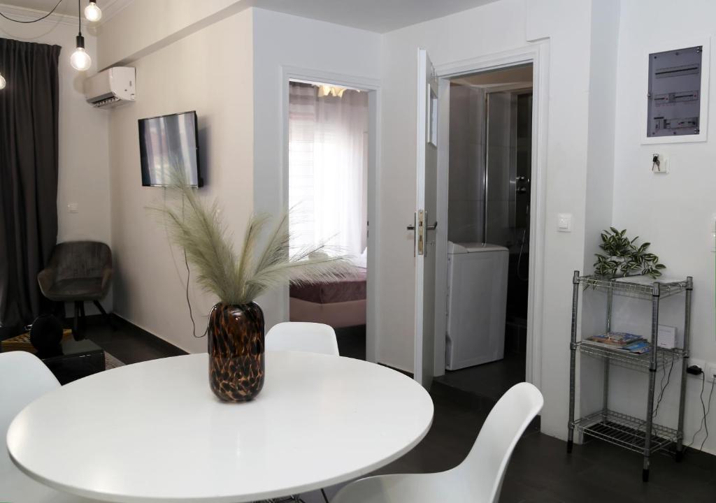 Televízia a/alebo spoločenská miestnosť v ubytovaní Monastiraki Sweet House 2