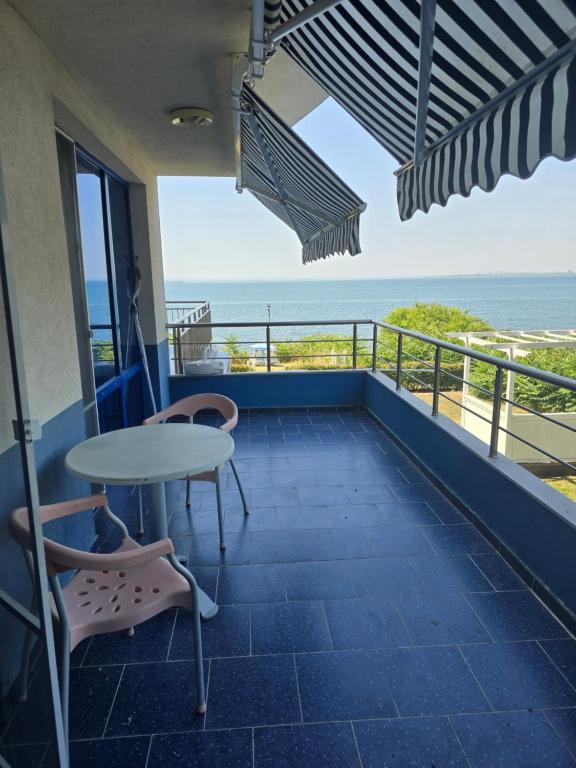 Γενική θέα στη θάλασσα ή θέα στη θάλασσα από  αυτό το διαμέρισμα