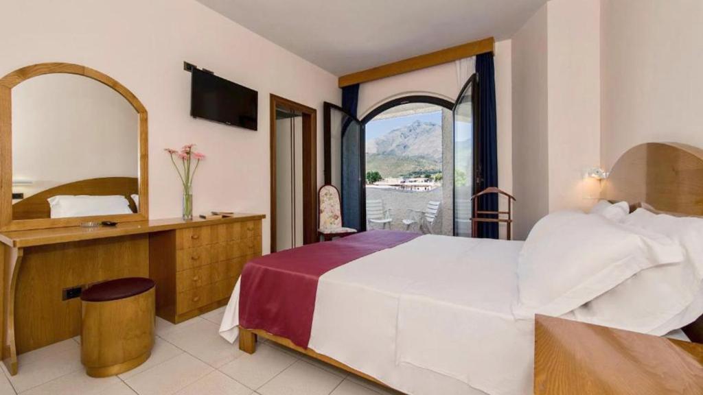 Postel nebo postele na pokoji v ubytování BAJAMAR BEACH HOTEL