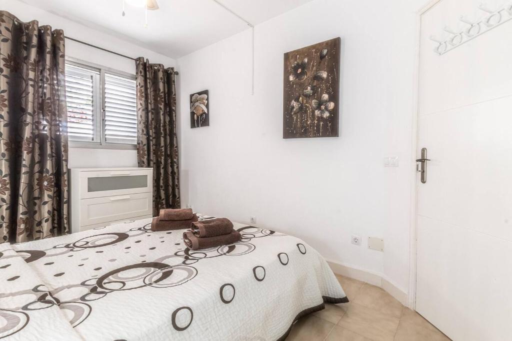 Postel nebo postele na pokoji v ubytování Oceanfront Paraiso Apt By Dream Homes Tenerife