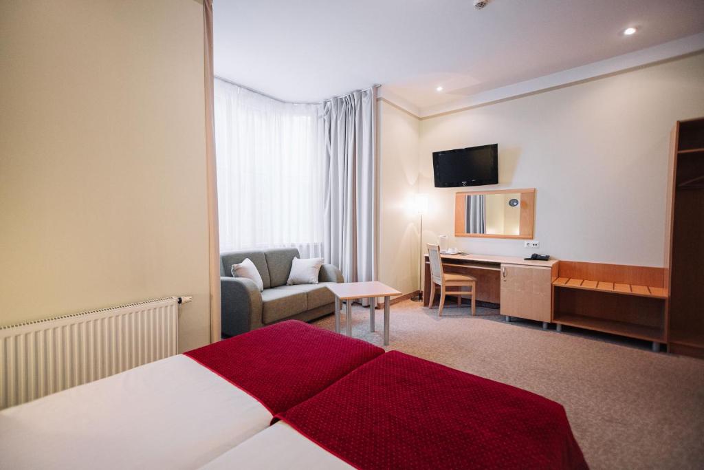 TV a/nebo společenská místnost v ubytování Rixwell Viru Square Hotel