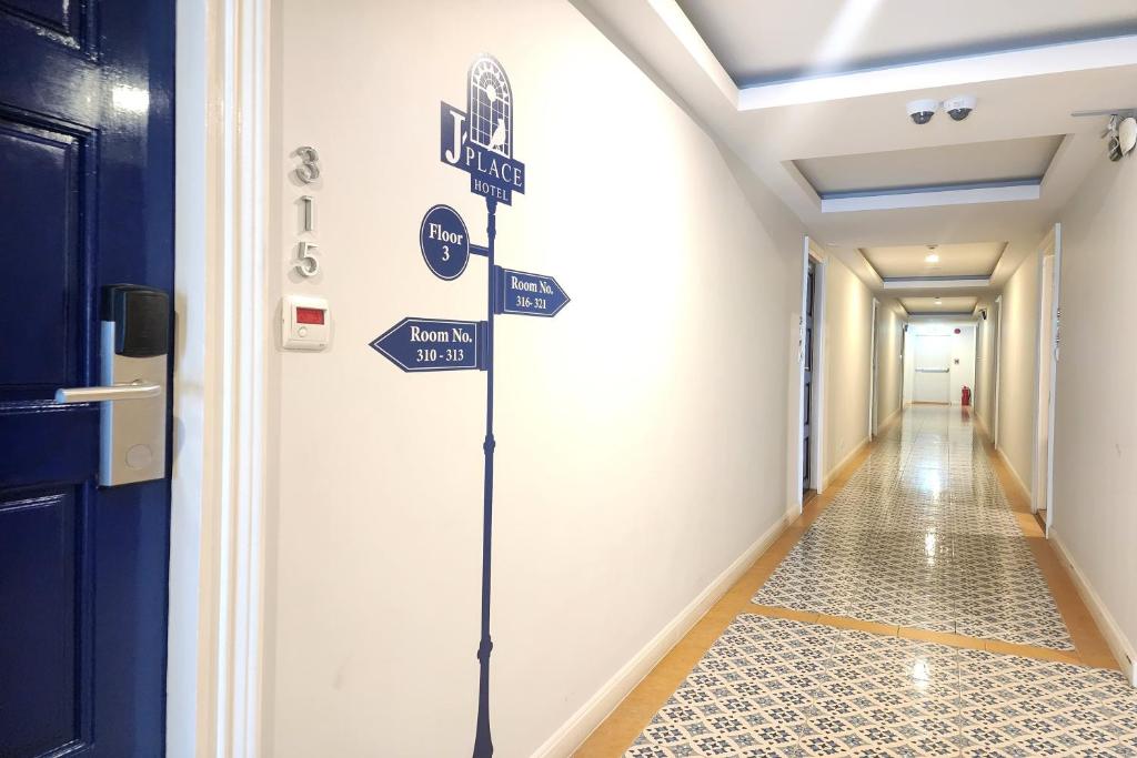 J PLACE HOTEL - Resim 16