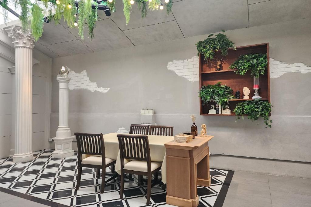 J PLACE HOTEL - Resim 45