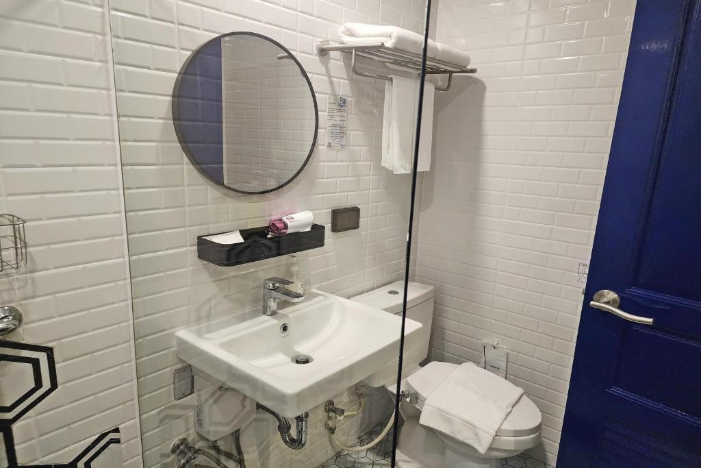 J PLACE HOTEL - Resim 42