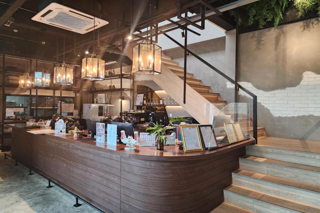 J PLACE HOTEL - Resim 4