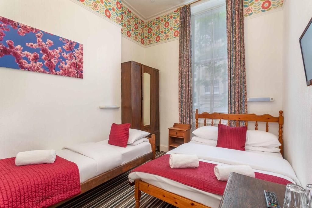 St Athans Hotel - Resim 17