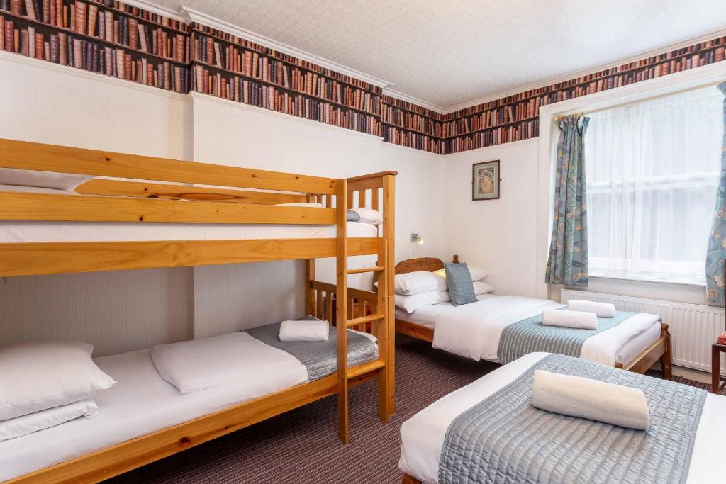 St Athans Hotel - Resim 10