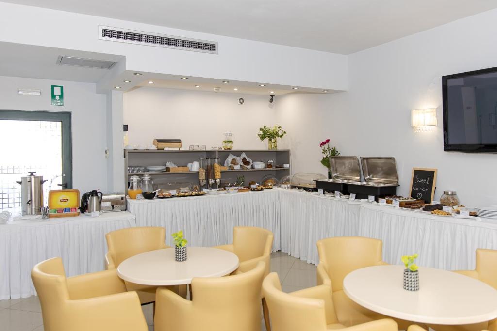 A restaurant or other place to eat at Athina Beach Hotel