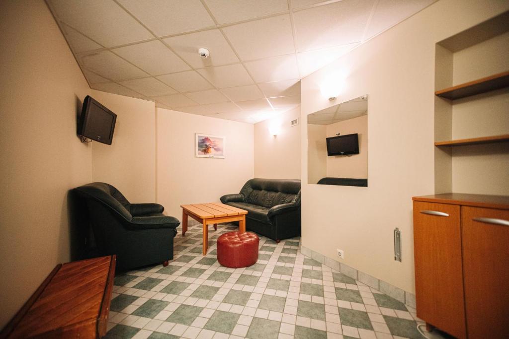 TV a/nebo společenská místnost v ubytování Rixwell Viru Square Hotel