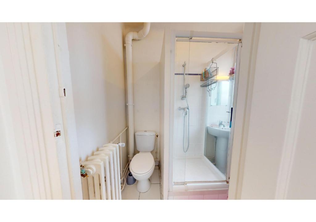 Foto da galeria de JOIVY Charming studio with Eiffel Tower View em Paris