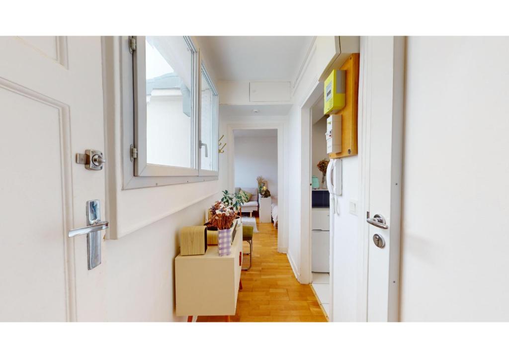 Foto da galeria de JOIVY Charming studio with Eiffel Tower View em Paris