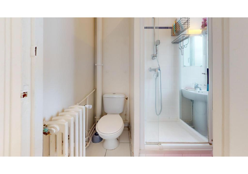 Foto da galeria de JOIVY Charming studio with Eiffel Tower View em Paris