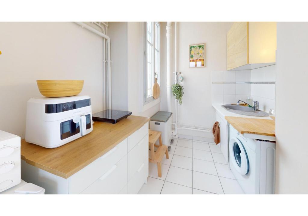 Foto da galeria de JOIVY Charming studio with Eiffel Tower View em Paris