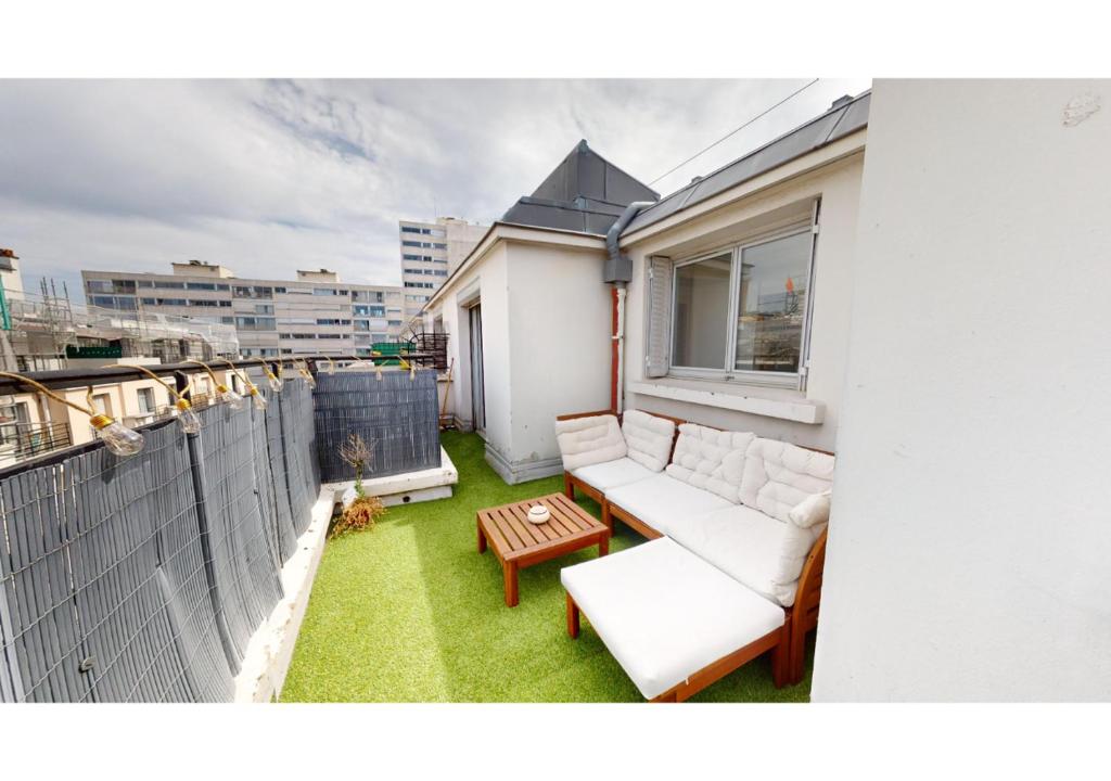 Foto da galeria de JOIVY Charming studio with Eiffel Tower View em Paris