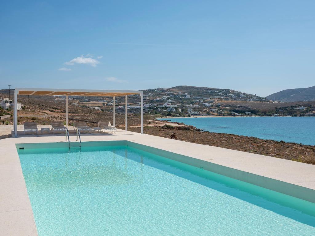 Bazén v ubytovaní Donum Dei Seaside Suites & Villa alebo v jeho blízkosti
