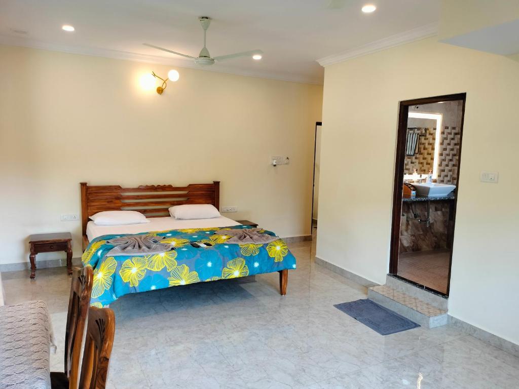 Postel nebo postele na pokoji v ubytování Primavera Holiday Homes-FAMILY RUN GOAN GUEST HOUSE