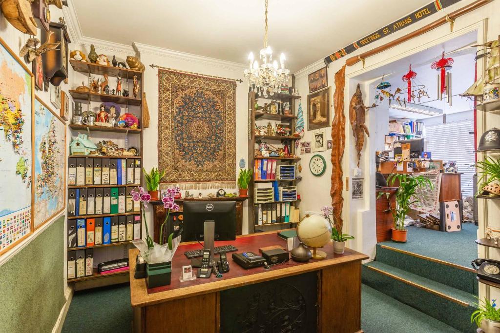 St Athans Hotel - Resim 8