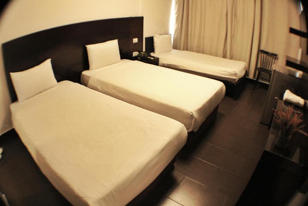 Postel nebo postele na pokoji v ubytování Le Marly Hotel