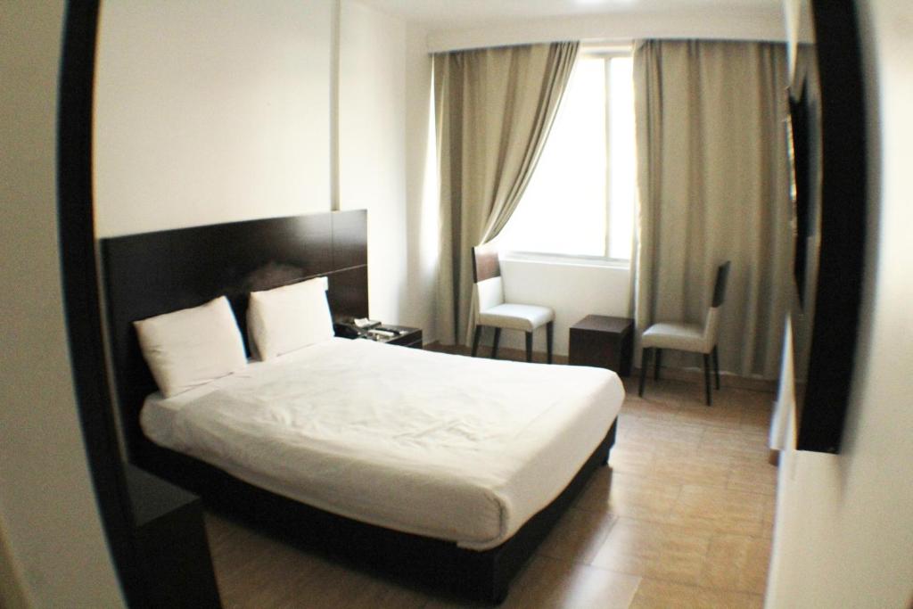 Postel nebo postele na pokoji v ubytování Le Marly Hotel