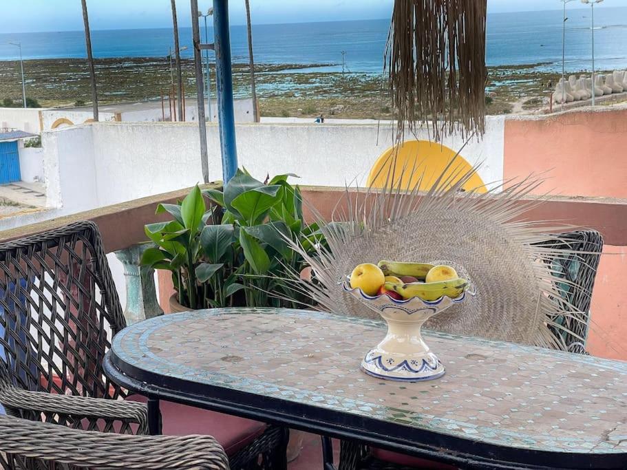 Vue générale sur la mer ou vue sur la mer prise depuis l'appartement