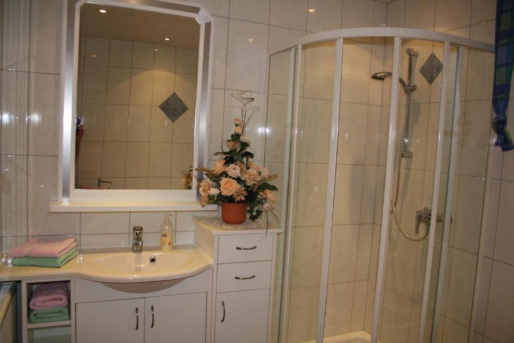 Ein Badezimmer in der Unterkunft Apart Lorenz