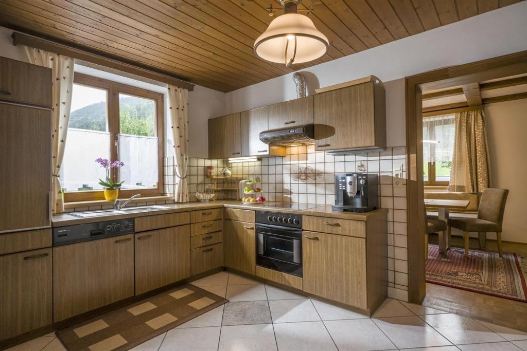 Kuchyňa alebo kuchynka v ubytovaní Ferienhaus Lanzinger