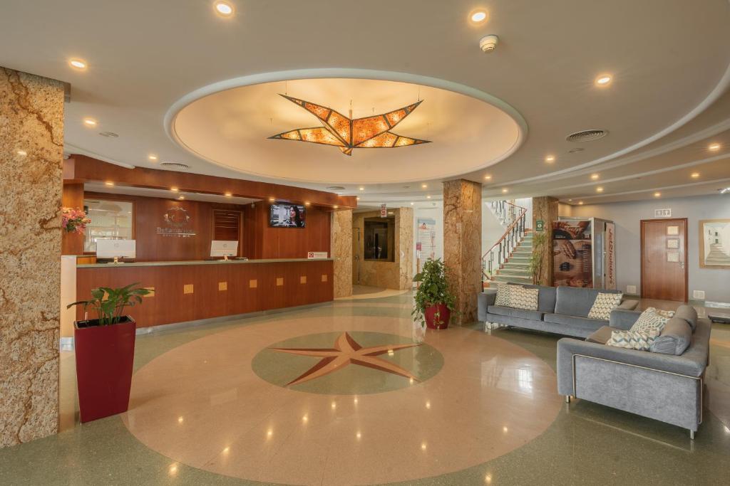 Vstupní hala nebo recepce v ubytování Bellamar Hotel Beach & Spa