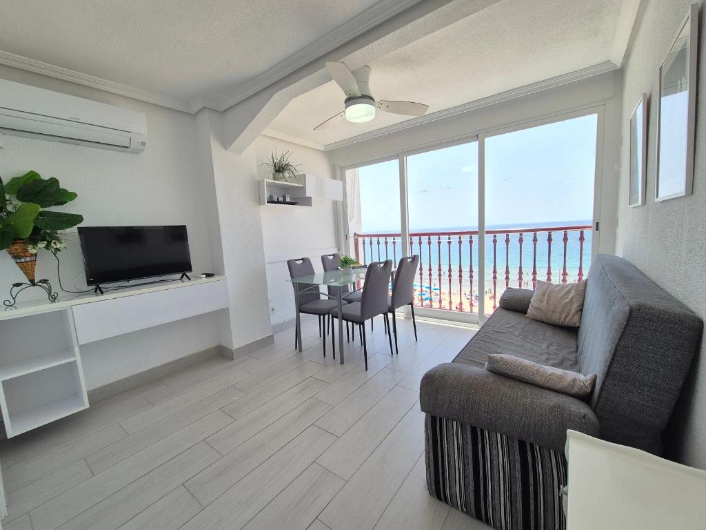 TV a/nebo společenská místnost v ubytování Las Damas estudio-Fincas Benidorm