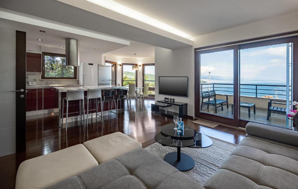 Χώρος καθιστικού στο Awesome Apartment In Opatija With Wifi