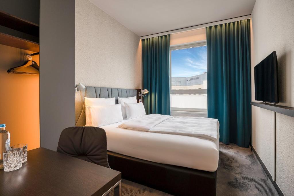 Postel nebo postele na pokoji v ubytování Motel One Brussels