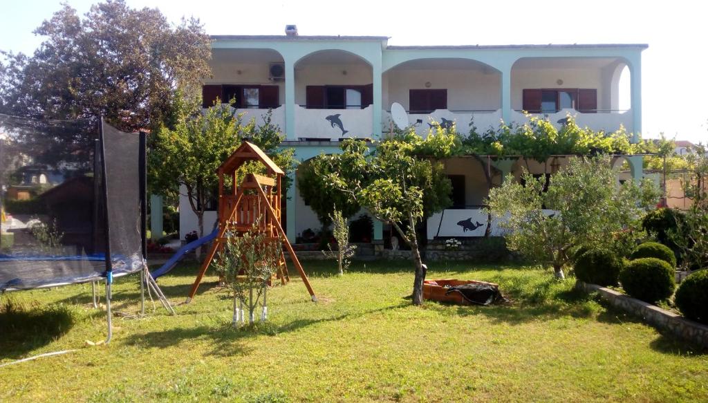 Vonkajšia záhrada v ubytovaní Apartmani Ivan & Mirjana 2