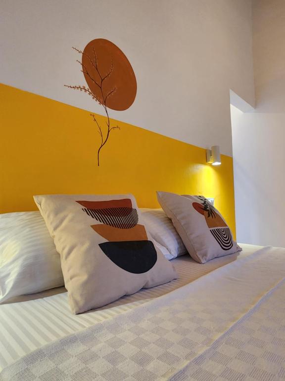 Postel nebo postele na pokoji v ubytování Yedi Butik Hotel