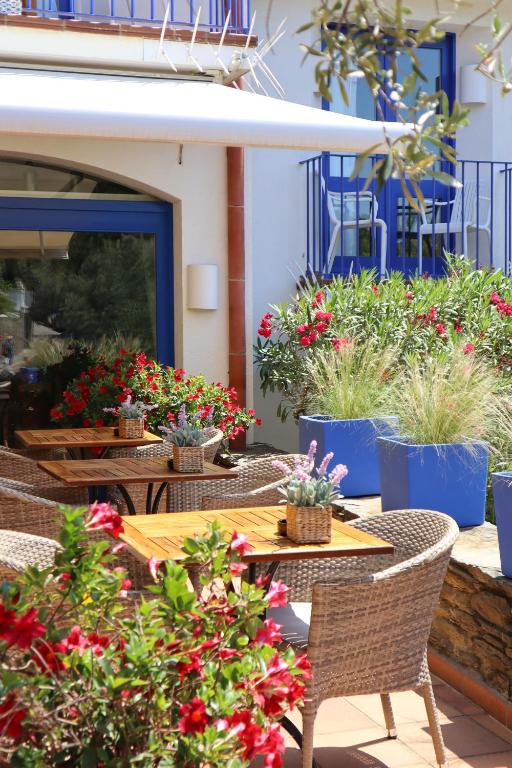 Vonkajšia záhrada v ubytovaní Hotel Blaumar Cadaqués by Fimedhotels