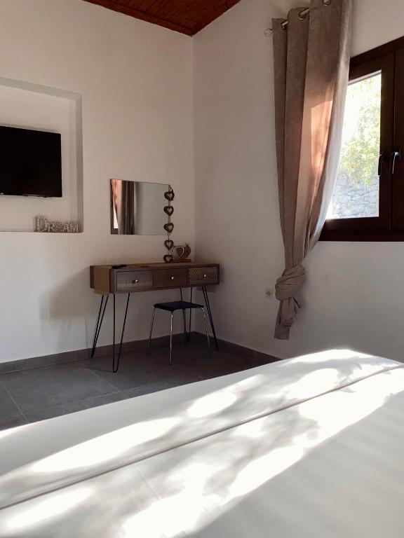 TV a/nebo společenská místnost v ubytování Moxy Paxos - Cozy Home