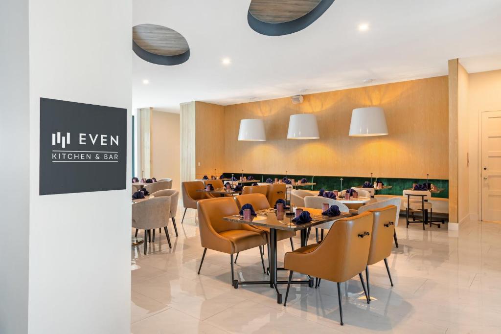 Posezení v ubytování EVEN Hotel Waco - University Area by IHG